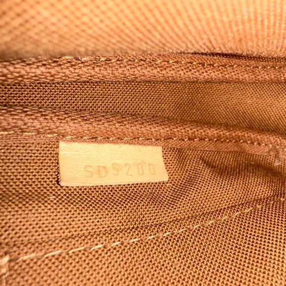 Louis Vuitton multi pochette. Monogram with pink strap - Picture 10 of 15